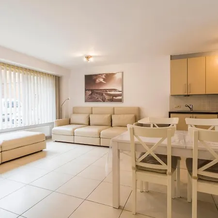 Spacious - Ground Floor Near Beach Apartment *