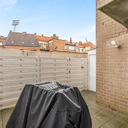 Spacious - Ground Floor Near Beach Apartment *