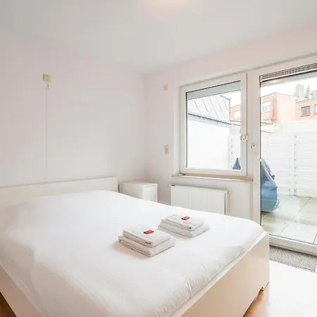 Spacious - Ground Floor Near Beach Apartment
