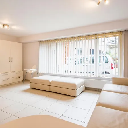 Spacious - Ground Floor Near Beach Apartment Ostend